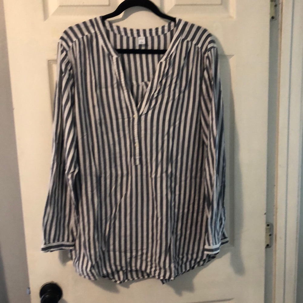 Woman’s old navy size XL long sleeve shirt